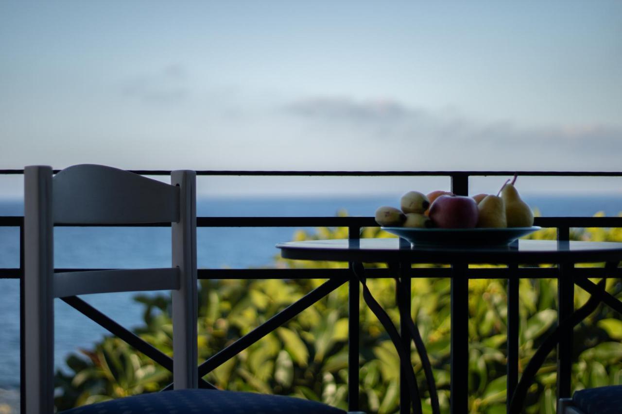 The Island House - Family Size Apt - Overlooking The Aegean - 3 Steps From The Beach Мохлос Екстер'єр фото