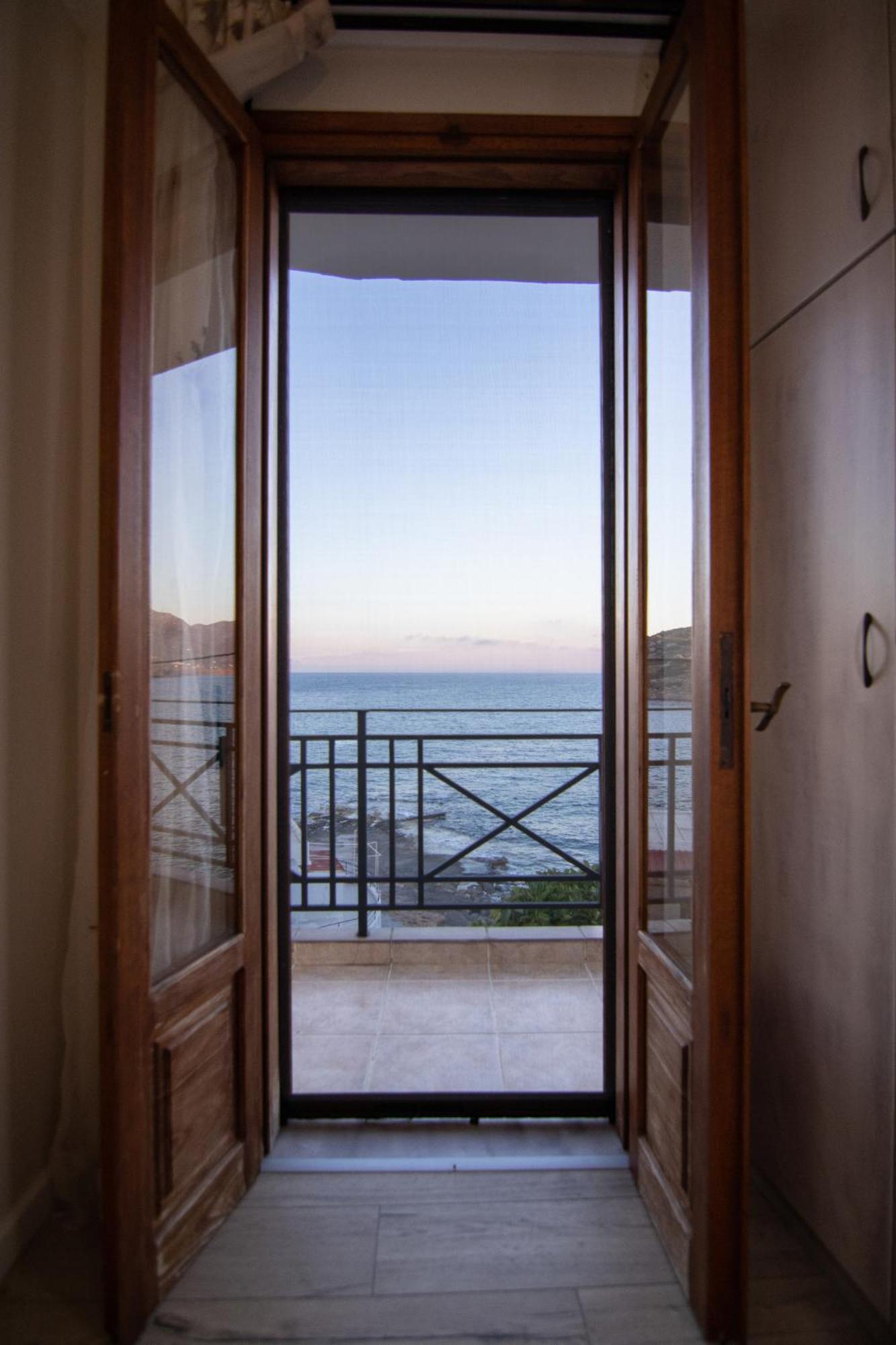 The Island House - Family Size Apt - Overlooking The Aegean - 3 Steps From The Beach Мохлос Екстер'єр фото