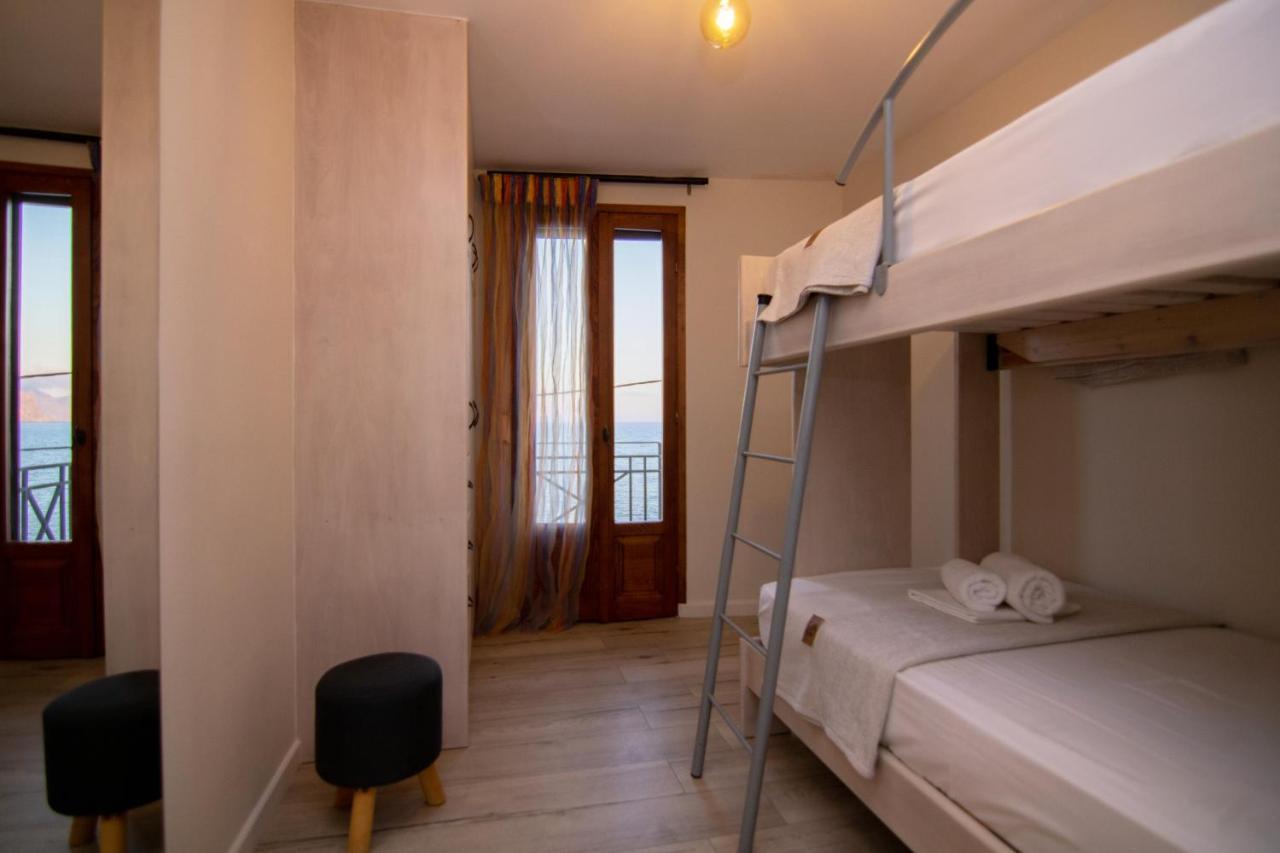 The Island House - Family Size Apt - Overlooking The Aegean - 3 Steps From The Beach Мохлос Екстер'єр фото
